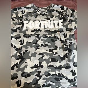 Fortnite shirt for boys size :XL(18/20)
